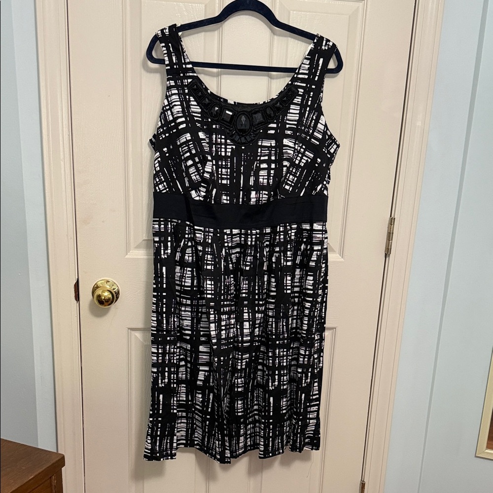 East 5th Black and White Patterned Midi Dress